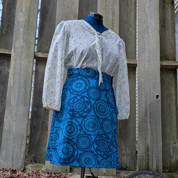 Buttoned Skirt with Pockets - Picture 3 of 10